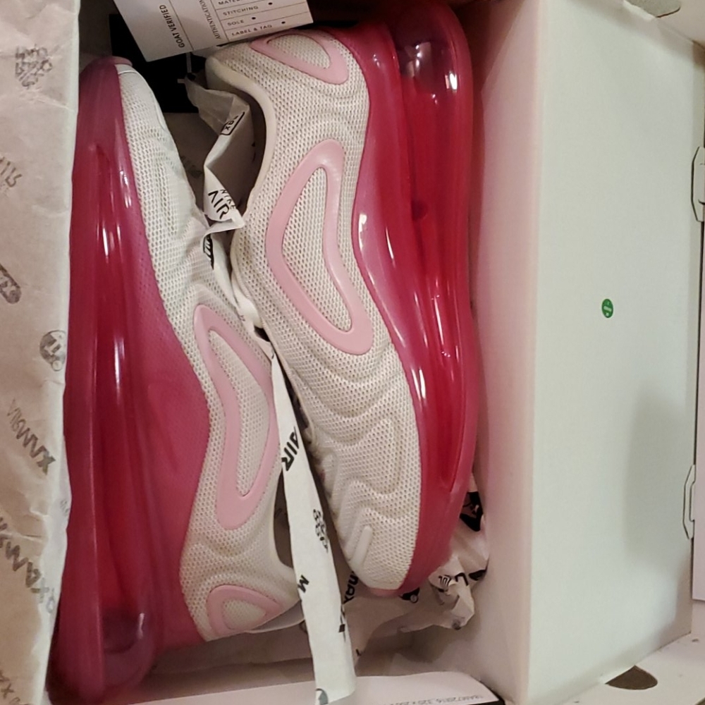 Brand new Nike Air max.